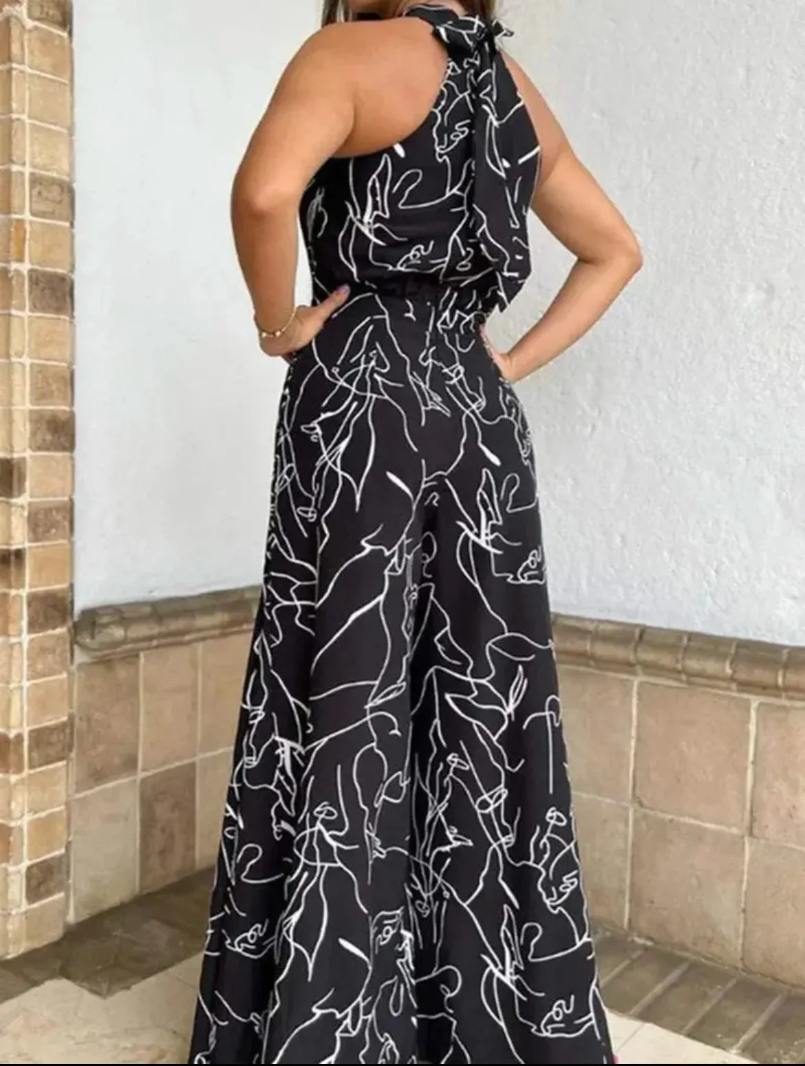 Mono Elegante Reina Élite